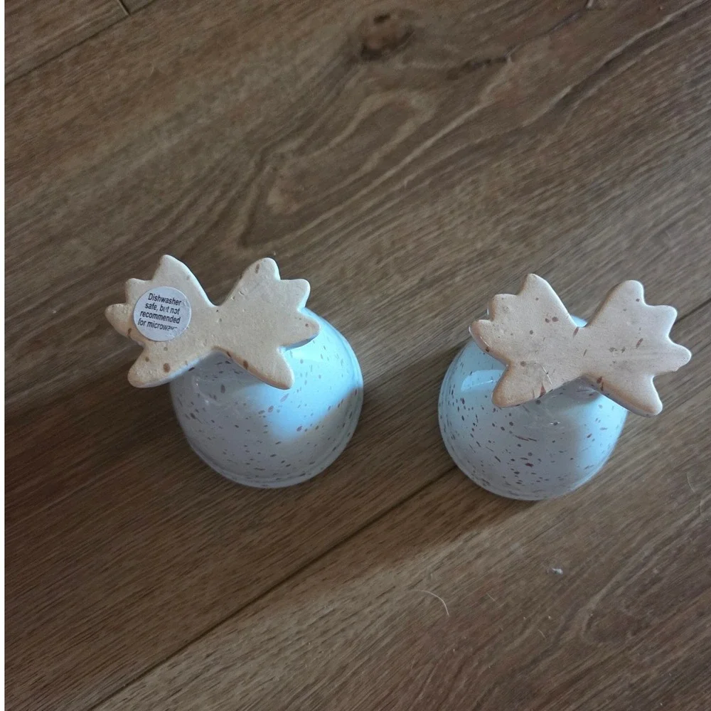 Set of 2 Speckled Ceramic Egg‎ Cups with Bird Claw Feet and Feather Detail